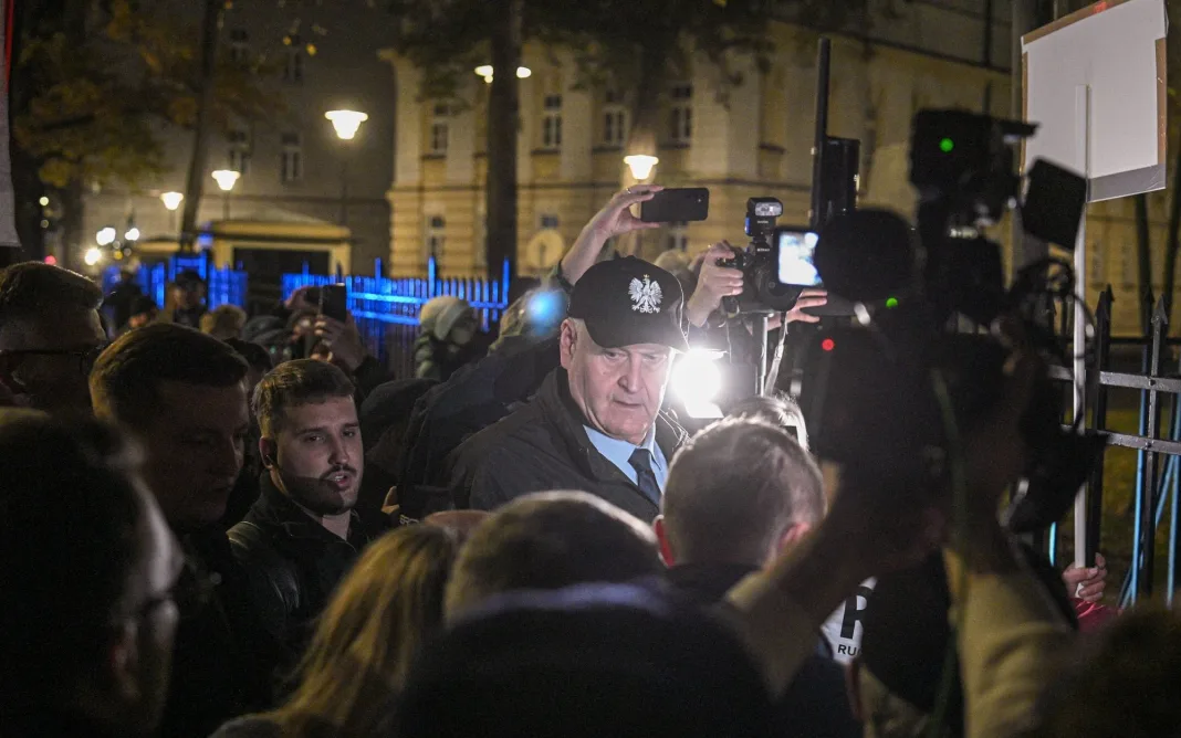 AP o sytuacji w Polsce: Policja zabezpiecza Trybunał Konstytucyjny