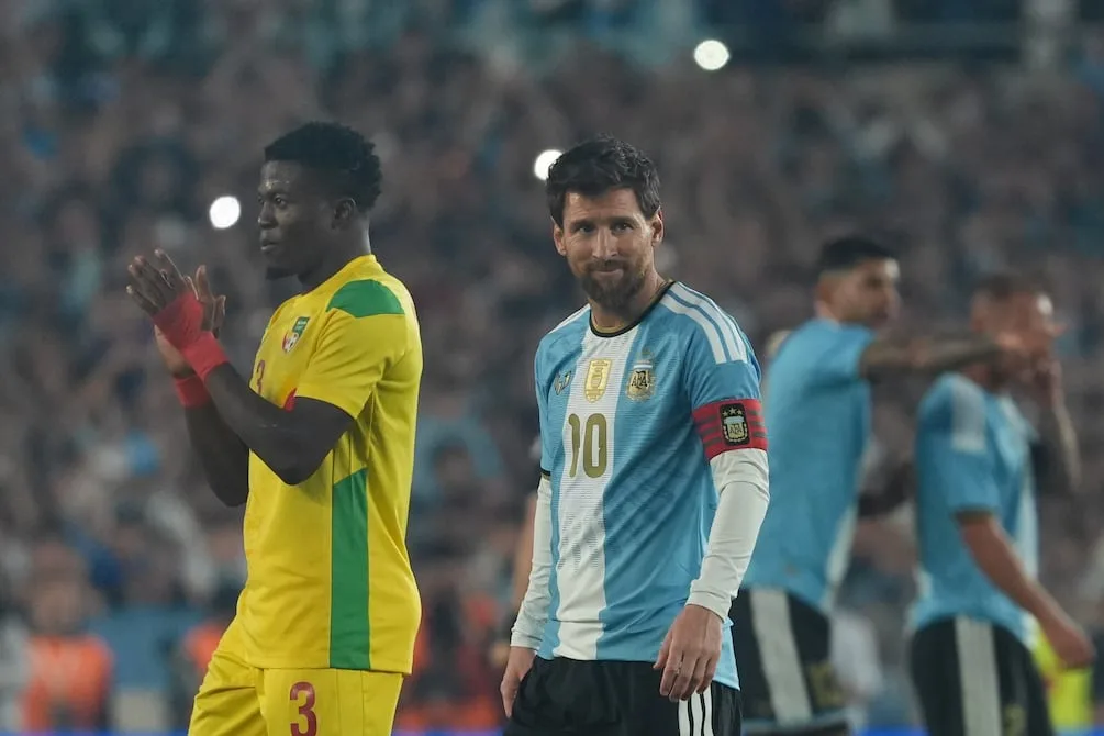 Lionel Messi brilla en su despedida de la selección argentina