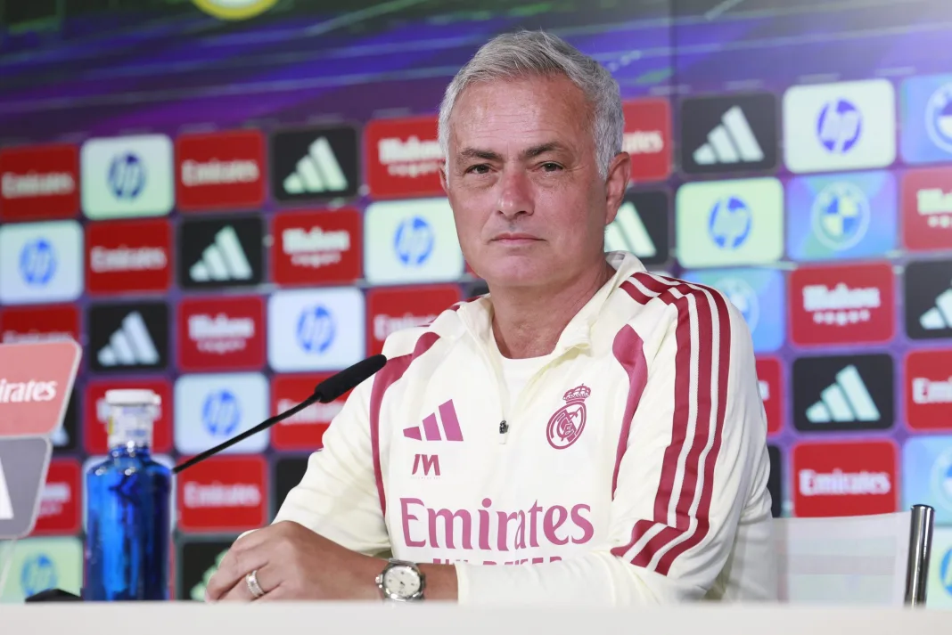 Mourinho Nilai Tak Adil Membandingkan Real Madrid dengan Barcelona