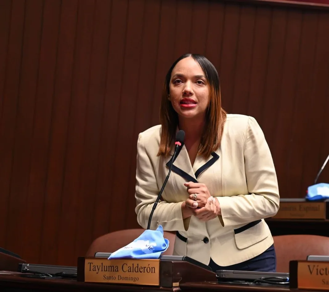 Diputada Tayluma Calderón exige acciones contra las armas ilegales tras violencia en Villa Liberación