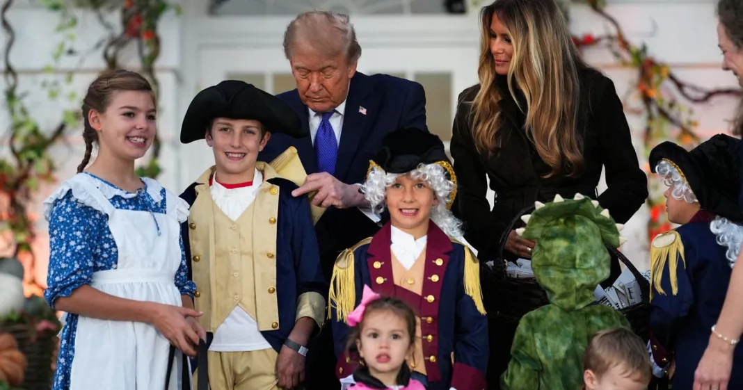 FOTO Bijelu kuću preplavili mališani u neobičnim kostimima: Trump i Melania priredili im posebno iznenađenje