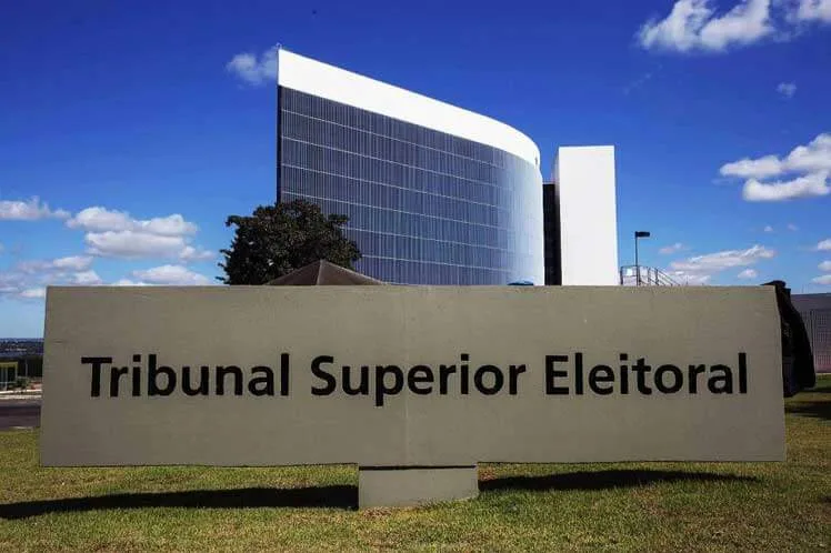 Justicia brasileña extiende dos horas la votación tras denuncias de dificultades para llegar a las urnas