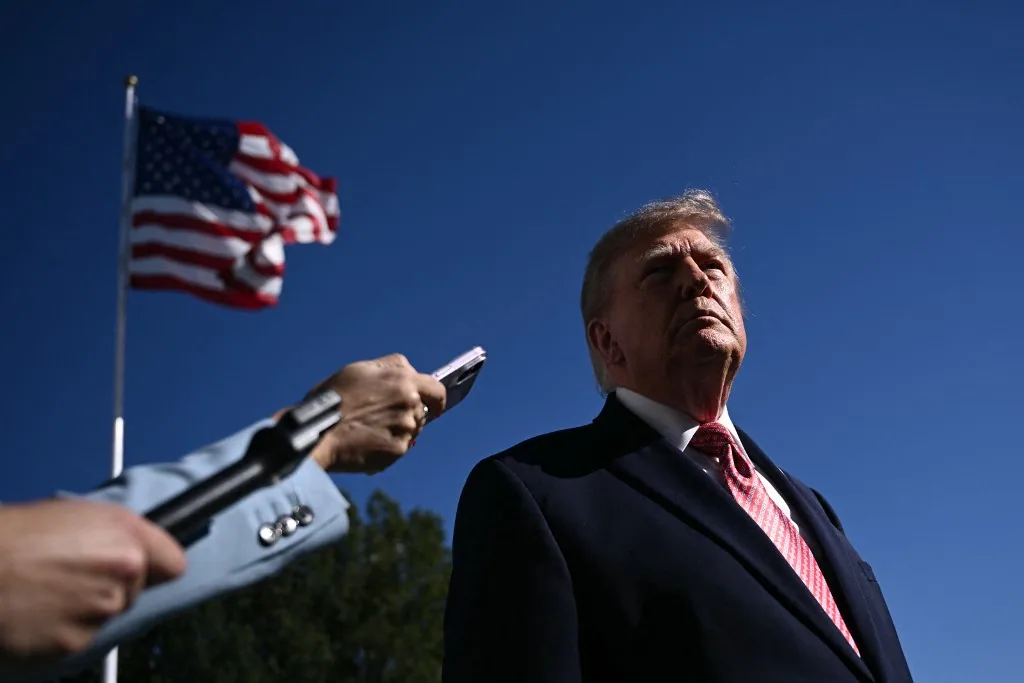 10 millió dolláros pert indítottak Trump ellen egy dal miatt