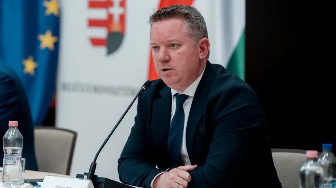 A kormány kivezeti a közszolgálati dolgozók évi egymillió forintos támogatását