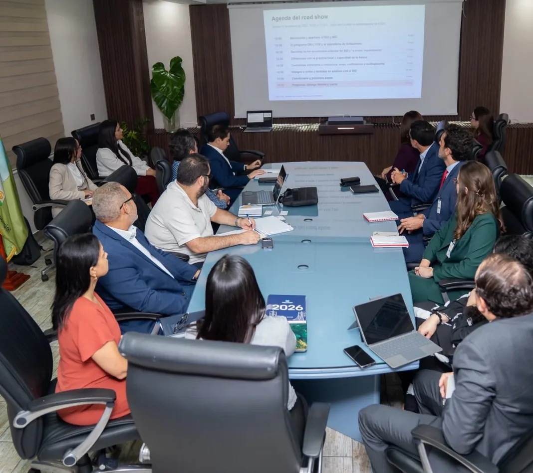 Abren diálogo con la banca nacional para facilitar futuras contrataciones de infraestructura eléctrica