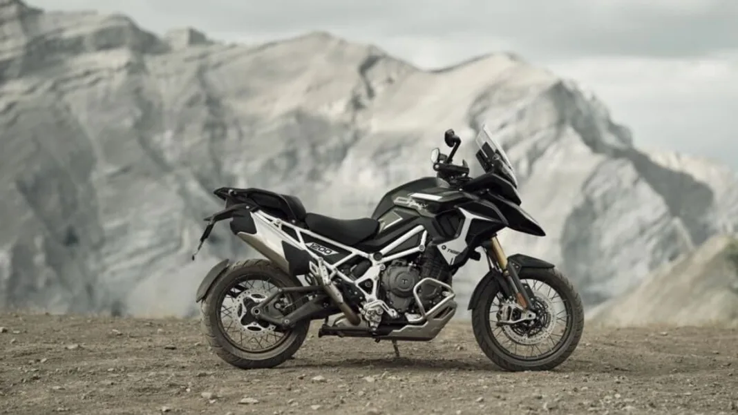 Triumph Tiger 1200, quattro versioni e motore da 158 CV