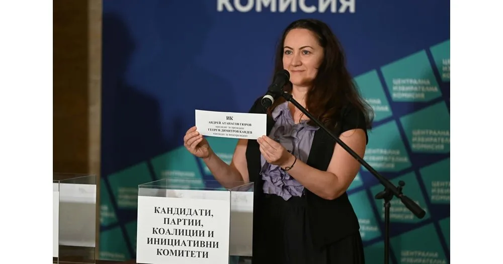 Първо Гюров, след него Йотова се обръщат към народа в петък