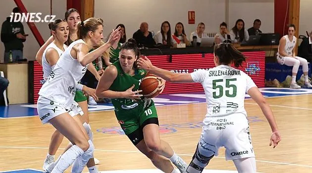 Žabiny i USK v derby nadělovaly, Trutnov nečekaně tvrdě narazil v Ostravě