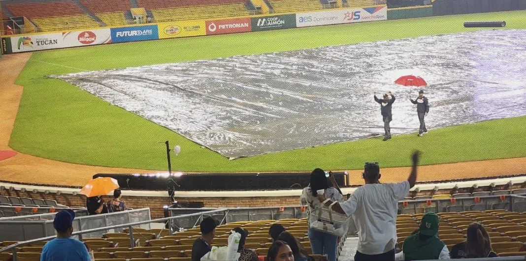 Lluvia vuelve a impedir el duelo entre Estrellas y Águilas en Santiago