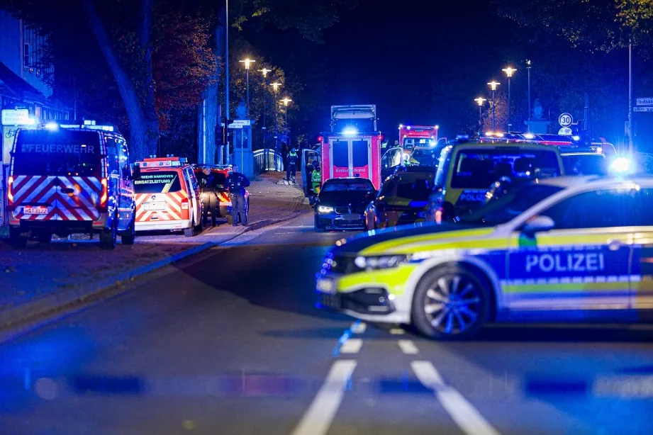 Emberek közé hajtott egy autó, többen megsérültek