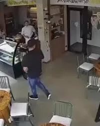 Delincuentes armados asaltan negocio en Naco y despojan a clientes de sus pertenencias