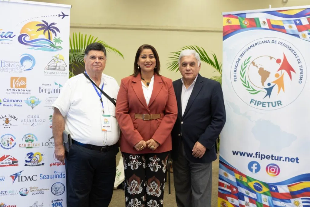 FIPETUR firma acuerdo con Fundación Municipios al Día durante la Bolsa Turística del Caribe