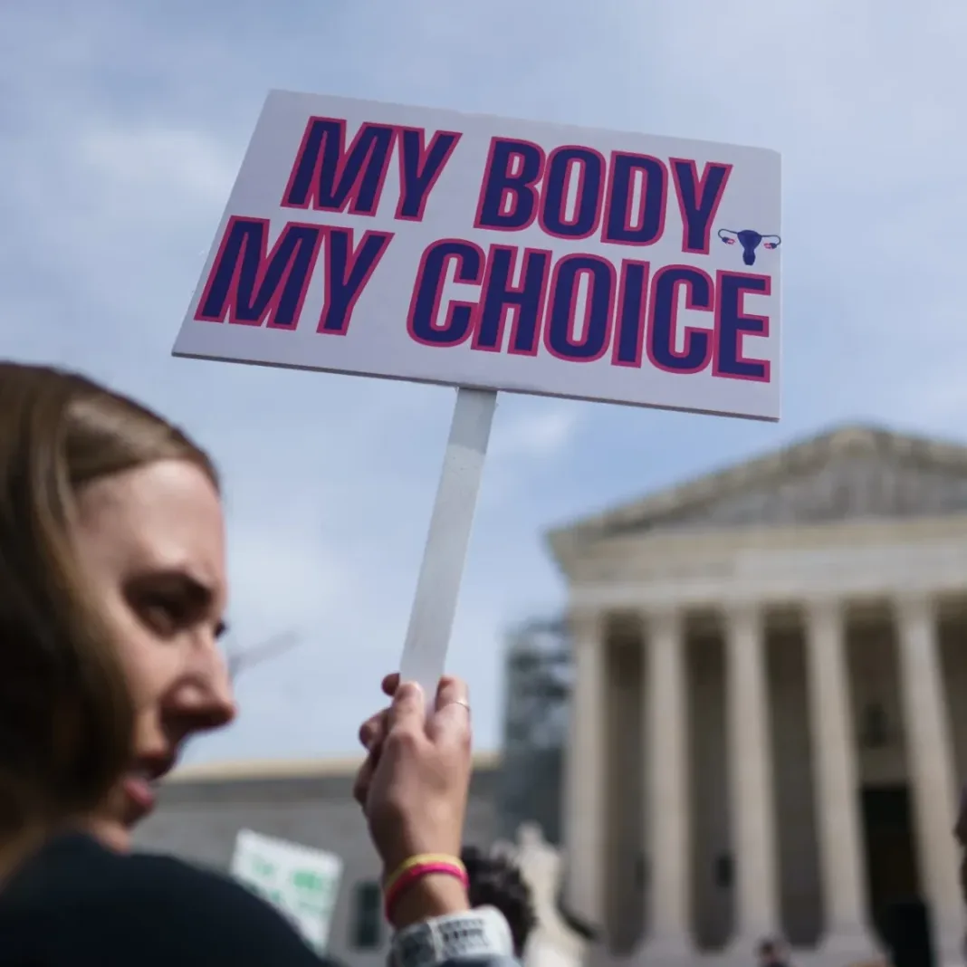 Grupos de EE. UU. buscan mantener derecho al aborto en agenda electoral ante veto en estados