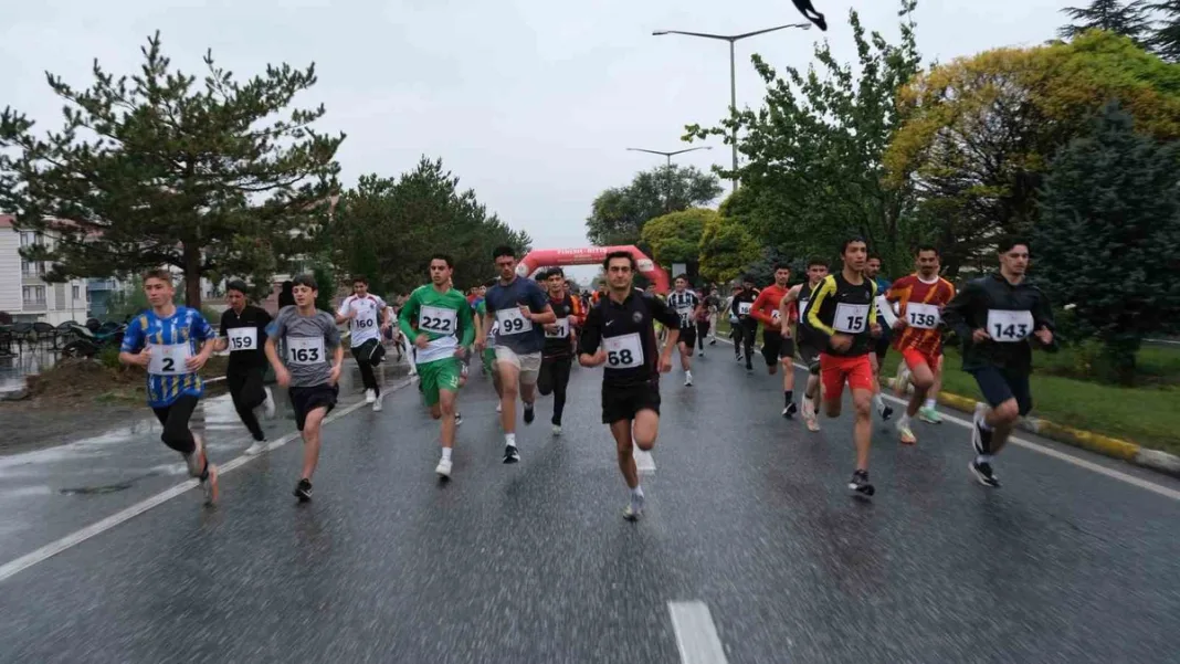 Erzincan’da düzenlenen Cumhuriyet Kupası’nda 168 sporcu mücadele etti