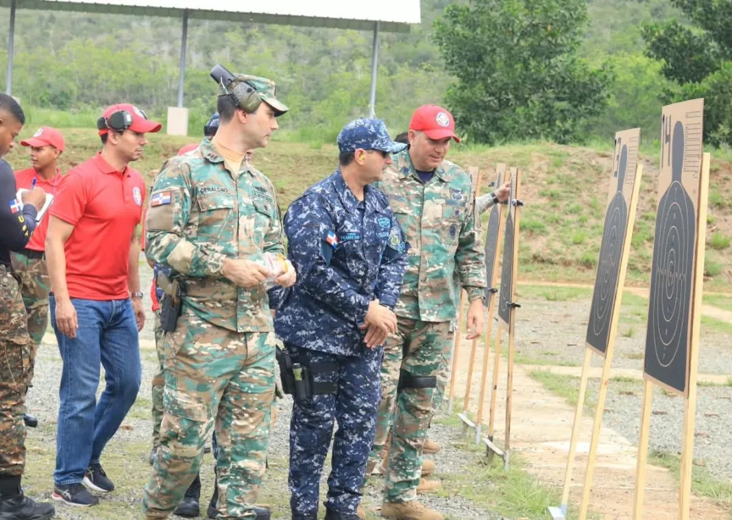 Policías y aéreos ganan los oros en tiro con pistolas de 9 milímetros