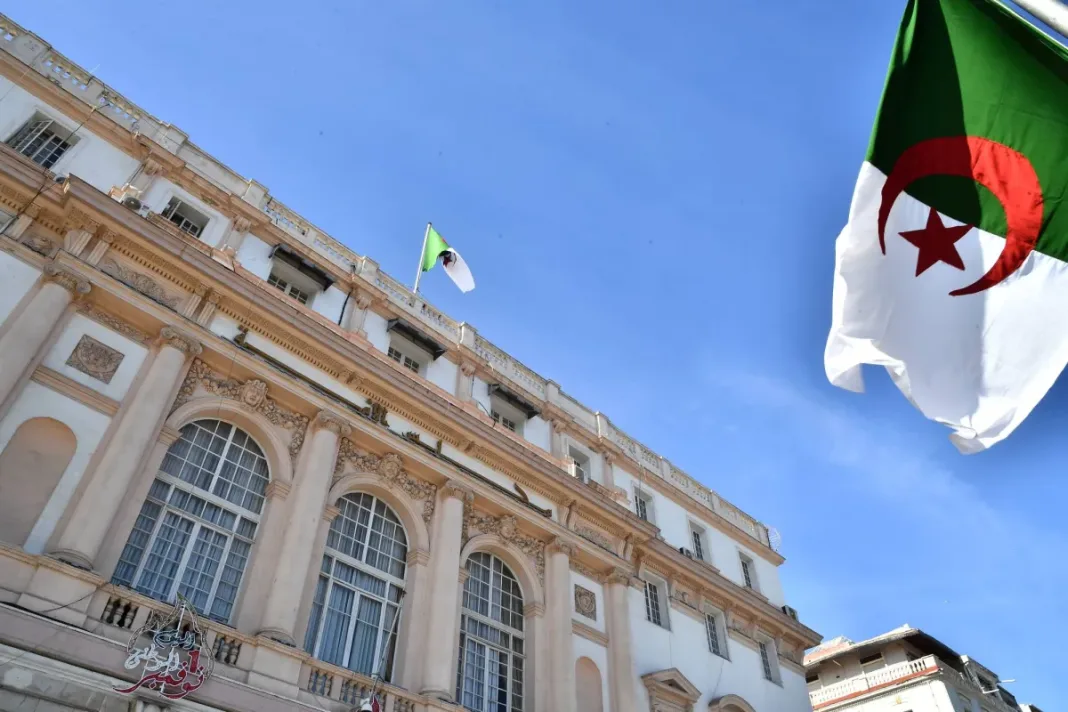قرار نشر قوات خارج الحدود يفجّر جدلاً في الجزائر