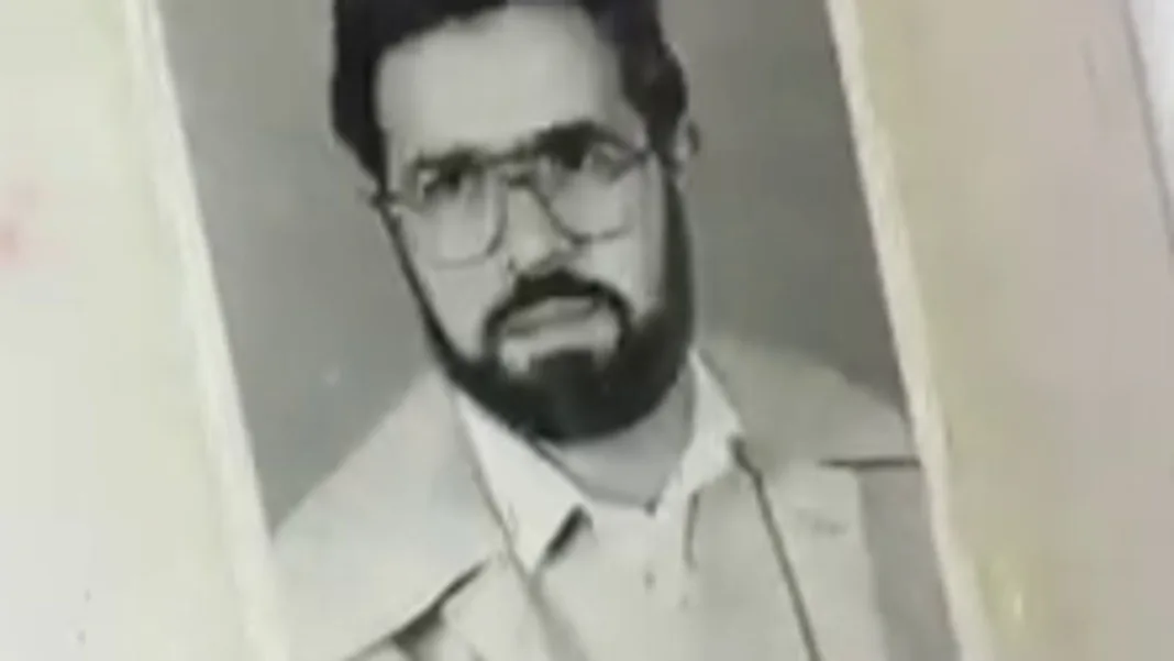 Syrian embassy returns seized passport after 43 years