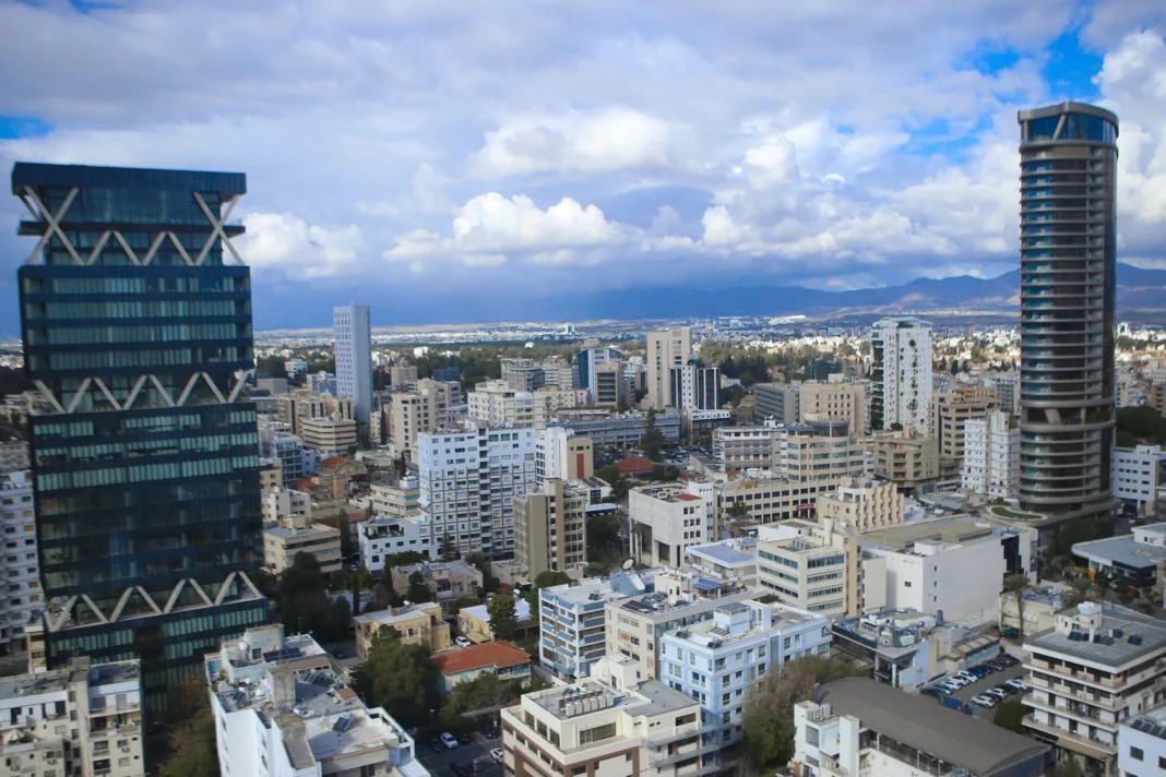 Μπαίνει τάξη στο κοινόκτητο χάος με ρύθμιση 220.000 οικιστικών μονάδων – Τι αλλάζει με το νέο νομοσχέδιο