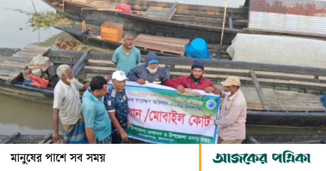 নিষেধাজ্ঞা অমান্য করে যমুনায় ইলিশ শিকার, দুই জেলের কারাদণ্ড