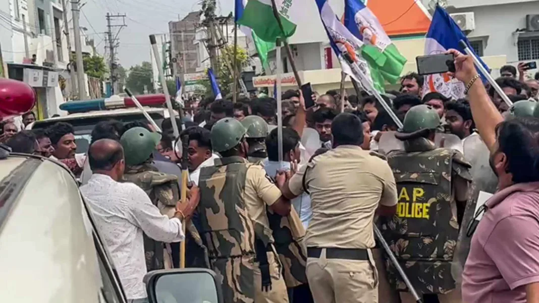 Palnadu [Andhra Pradesh], Oct 21 (ANI): Police personnel intervene to stop the clash as YSRCP candidates were attacked as they arrived at the Mandal office to file MPTC nominations at Macherla, in Palnadu on Wednesday. (YSRCP/ANI Video Grab)