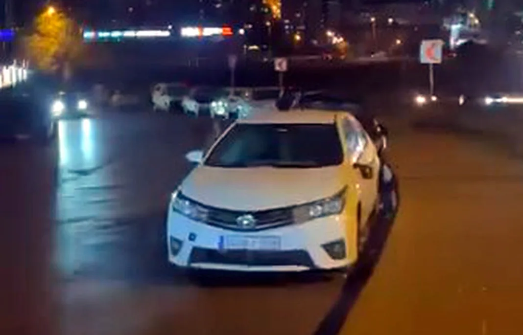 Esenyurt’ta 4 otomobilin dikiz aynasına zarar veren kimliği belirsiz kişiler aranıyor