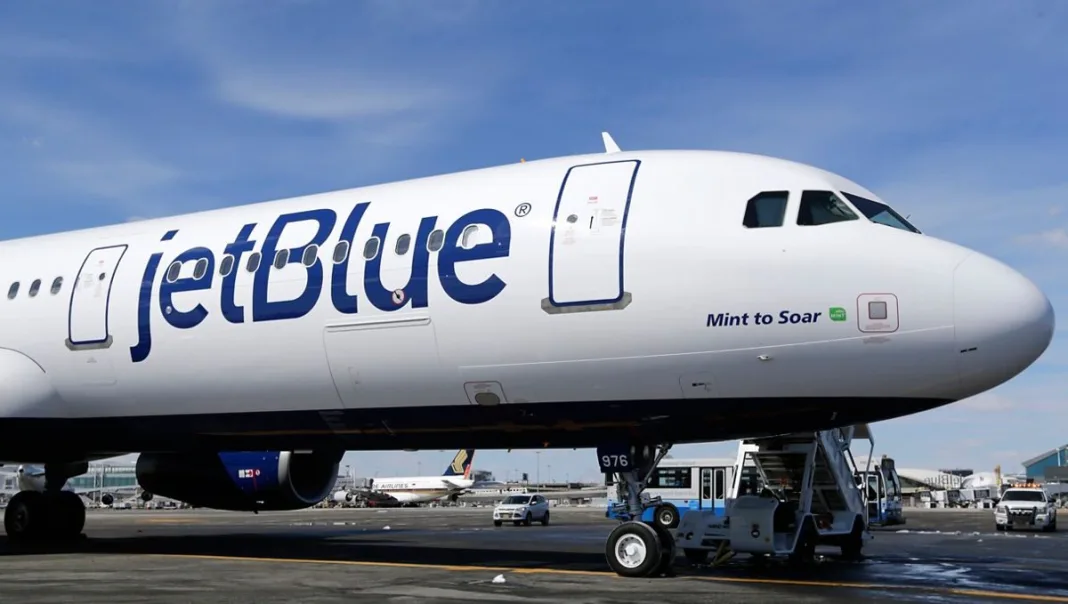 JetBlue acumula pérdidas por US$823 millones y enfrenta presión por deuda de US$8,393 millones