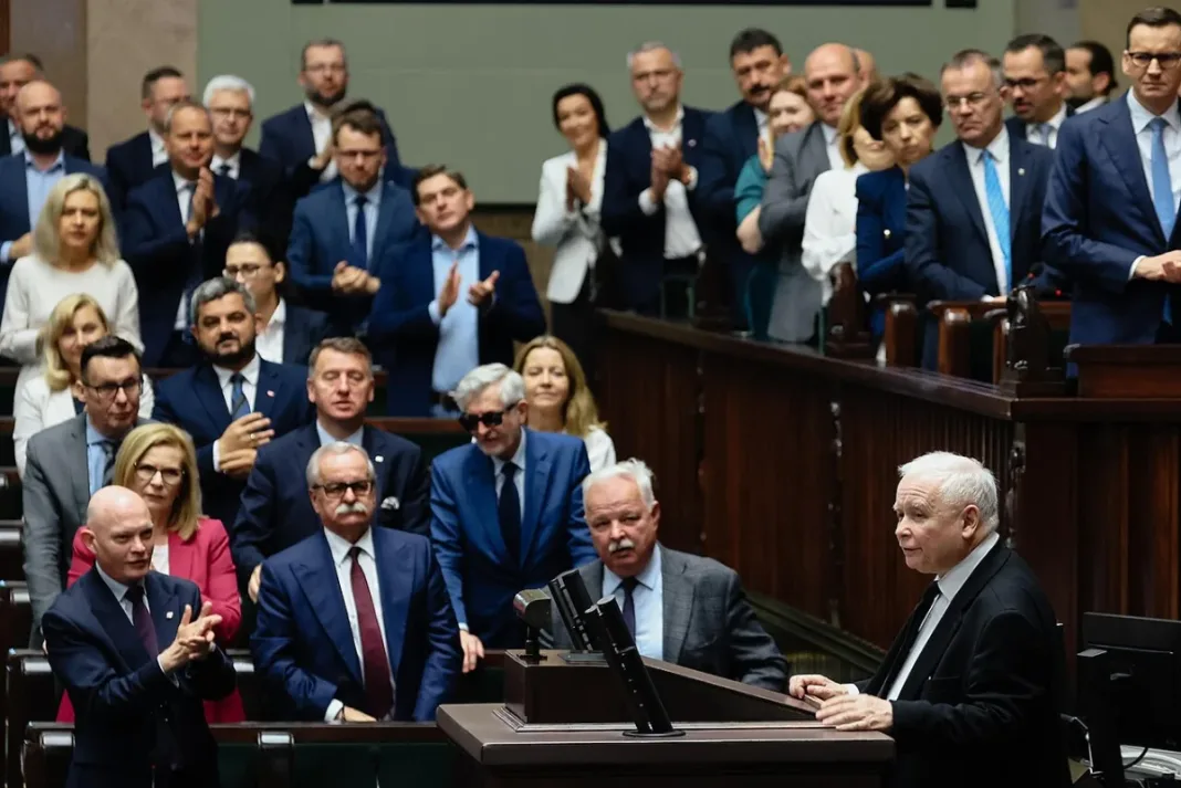 Emeryt sformował trzy grupy do obalenia rządu i szykował czwartą