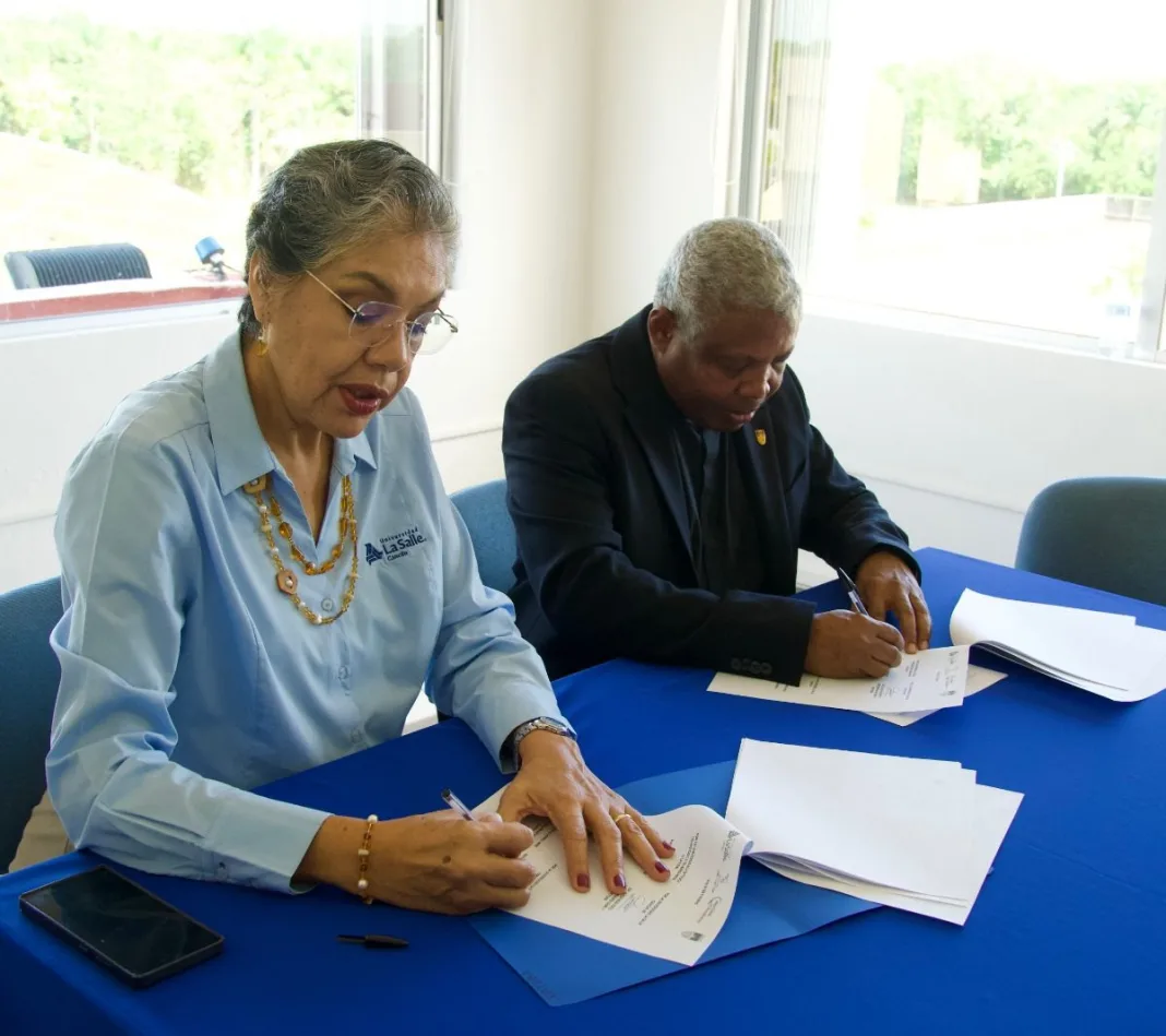Ucateba firma convenio de movilidad académica con la Universidad La Salle Cancún, de México