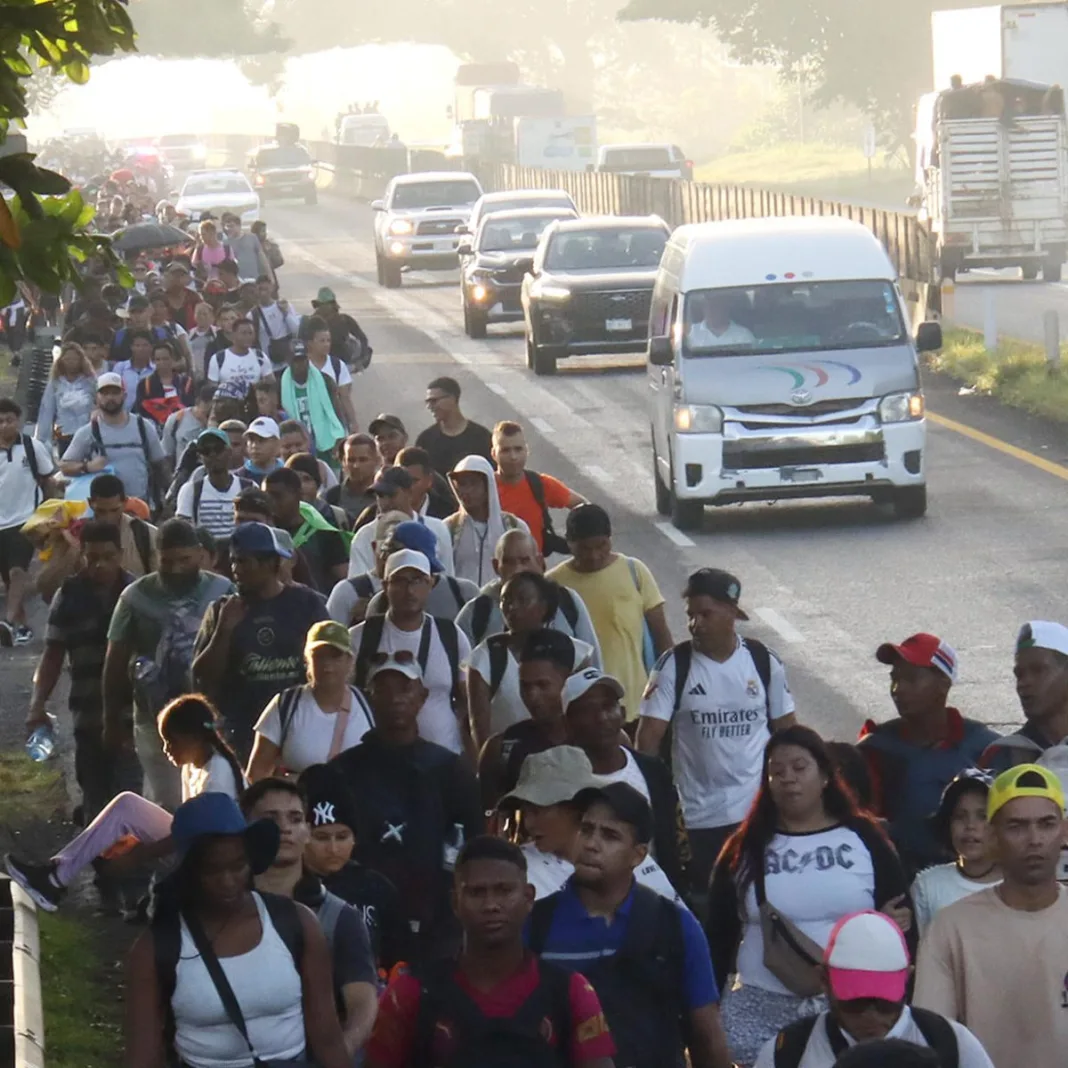 EE.UU. sanciona a organizadores de caravana de migrantes que se dirige a su frontera