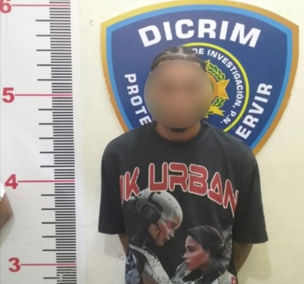 Policía Nacional apresa a un hombre mediante orden judicial acusado de amenazas y agresión con arma blanca en La Vega