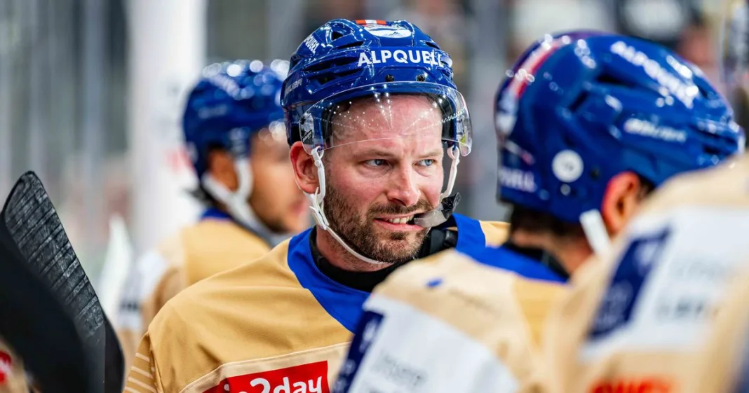 VIENNA,AUSTRIA,02.OCT.26 - ICE HOCKEY - ICE Hockey League, Vienna Capitals vs HC Innsbruck. Image shows the disappointment of Kevin Macierzynski (Innsbruck). Photo: GEPA pictures/ Kevin Hackner