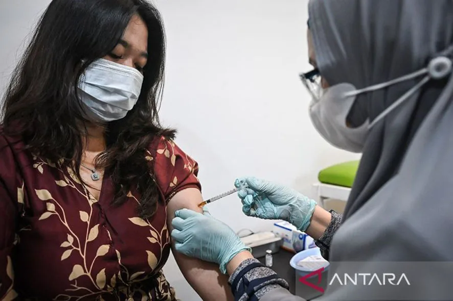 Vaksinasi Bantu Mencegah Risiko Kesehatan Saat Peralihan ke Musim Hujan
