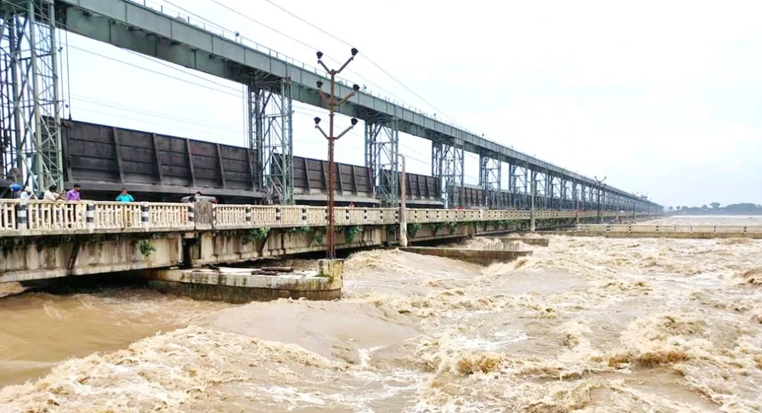 कोशी ब्यारेजबाट हाम फालेका दुई भारतीय नागरिकको सकुशल उद्धार