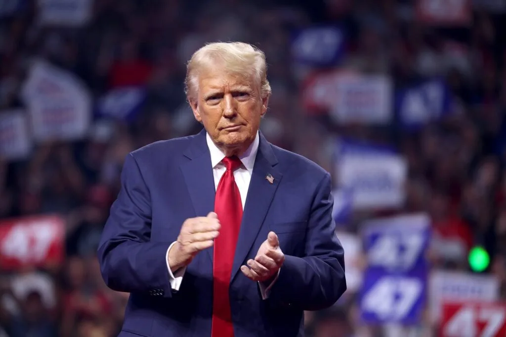 Trump rikthen mitingjet në Kansas dhe Iowa për të dielën, pas anulimit: republikanët më kërkuan të shkoj