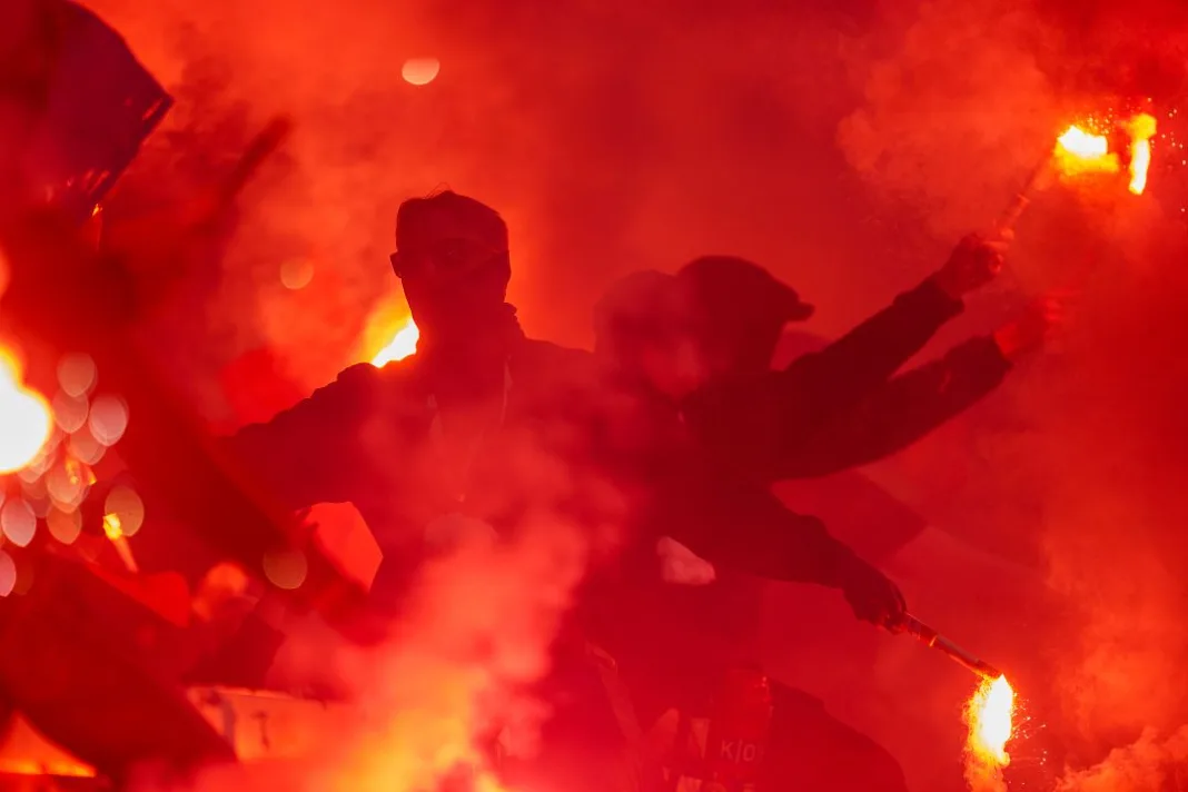 Bøter til Vålerenga og Sarpsborg – fansen brøt NFFs pyroregler