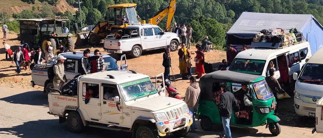 दसैँ मनाएर फर्किने यात्रुको चाप बढ्दै