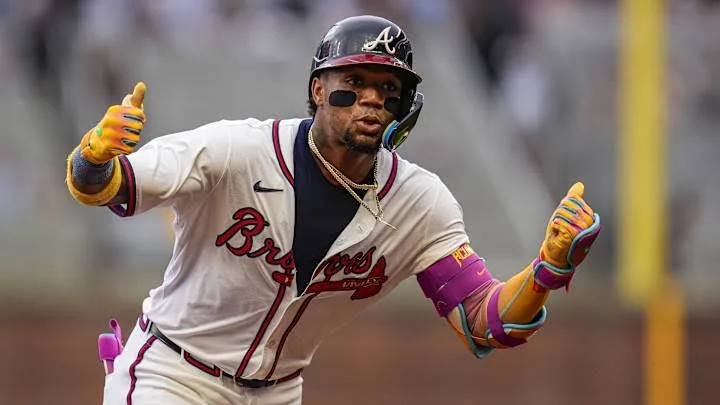 Braves de Atlanta ejercen opciones sobre Acuña Jr. y Albies