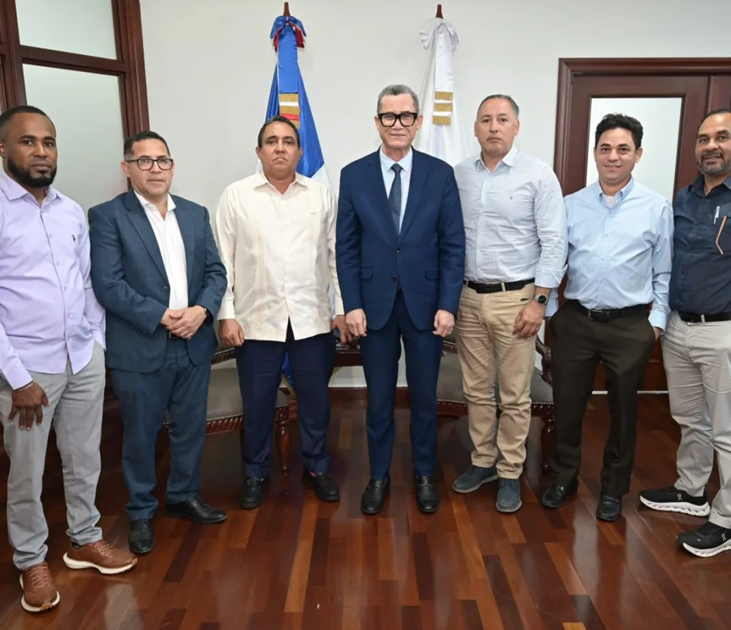 Trabajo y bancas de lotería acuerdan medidas para mejorar condiciones laborales