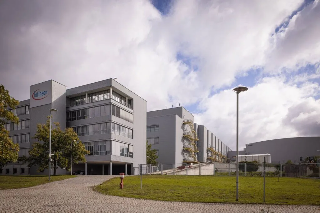 Infineon investon 1.1 miliardë euro në Austri për fabrikën e parë në botë të çipave GaN me pllaka 300 mm në Villach