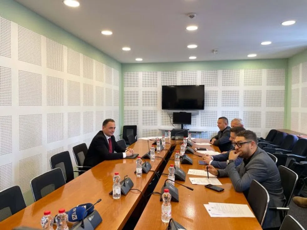 Drejtori i AKI-së raporton para deputetëve me dyer të mbyllura