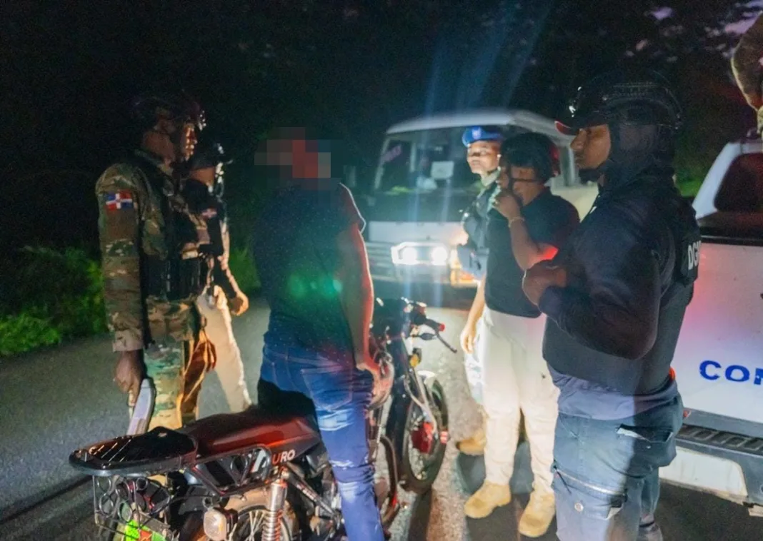 Migración detiene 294 haitianos indocumentados durante operativos en provincias de la frontera sur