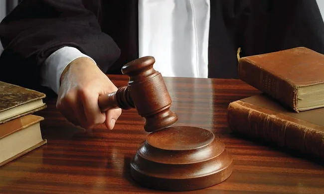 Καταργείται ο σταθερός αριθμός δικαστών στα Διοικητικά Δικαστήρια – Τι ψήφισε η Βουλή