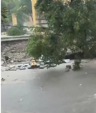 Lluvias provocan derrumbe parcial de una pared del liceo Juan Bosch en Sabana Yegua