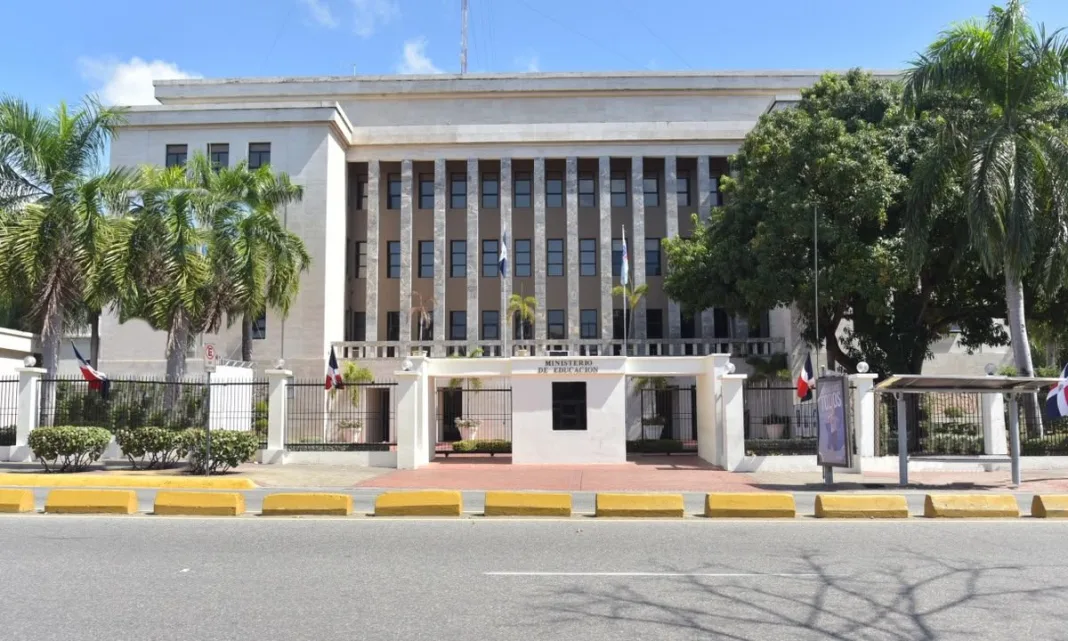 Minerd suspende docencia este martes en zonas vulnerables de provincias bajo alerta amarilla