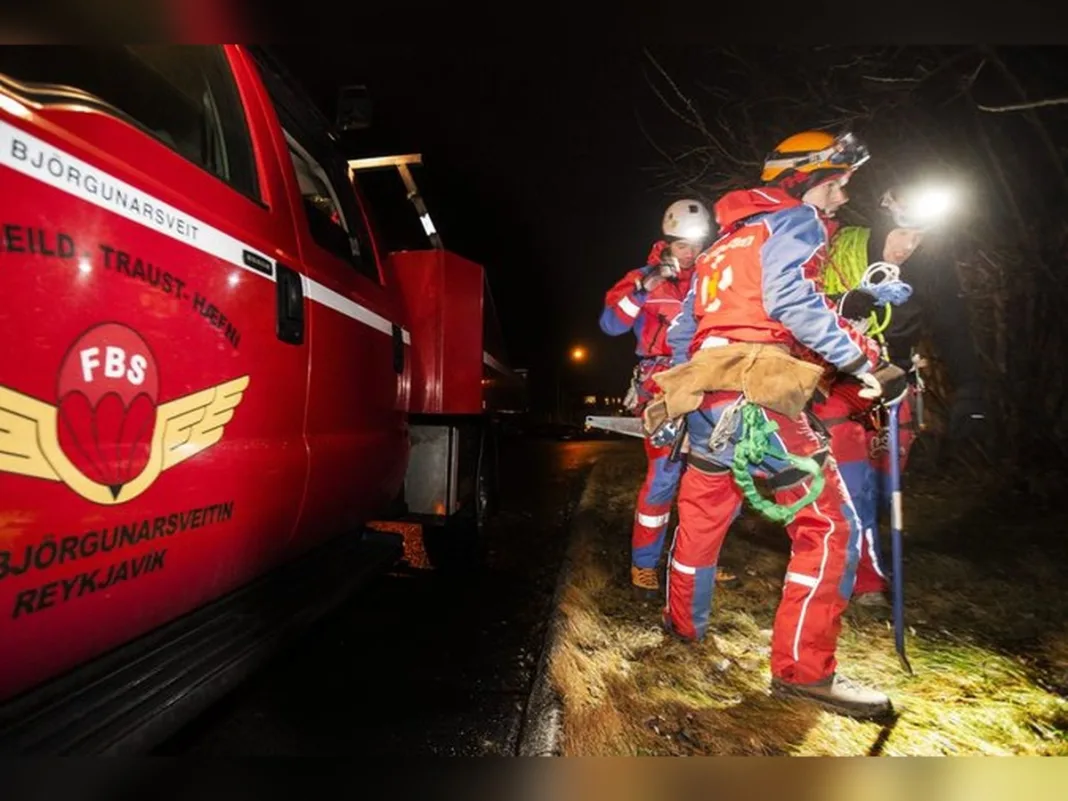 Icelandic Rescuers Race Against Storm as Roofs Blow Away in Ölfus