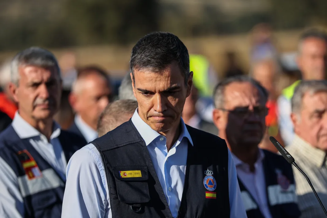 28 October 2026, Spain, Urda: Spanish Prime Minister Pedro Sanchez addresses the media from the Forward Command Post at the scene of the accident, where two trains collided at the station in the Toledo town of Urda. Photo: Alejandro Martínez Vélez/EUROPA PRESS/dpa