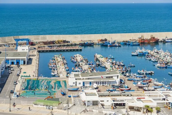 ميناء الصيد بطنجة: توقف مراكب الصيد الساحلي بسبب ارتفاع أسعار الغازوال