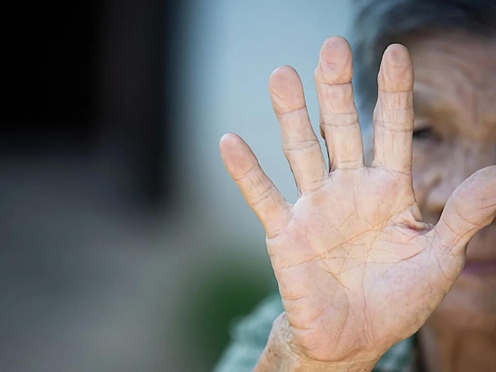 Presentan cargos contra mujer por maltrato a sus padres adoptivos en Carolina