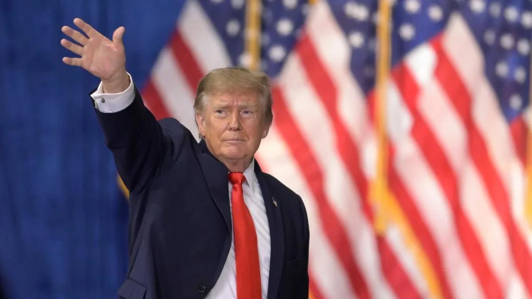 Trump and Clinton rally as early voting surges