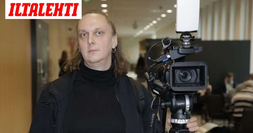 Nyt puhuu oikeussalissa tönäisty kuvaaja – Kiistää astuneensa Kari Uotin jalan päälle
